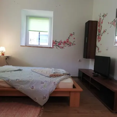 Little Free Parking Free Internet Apartment *
